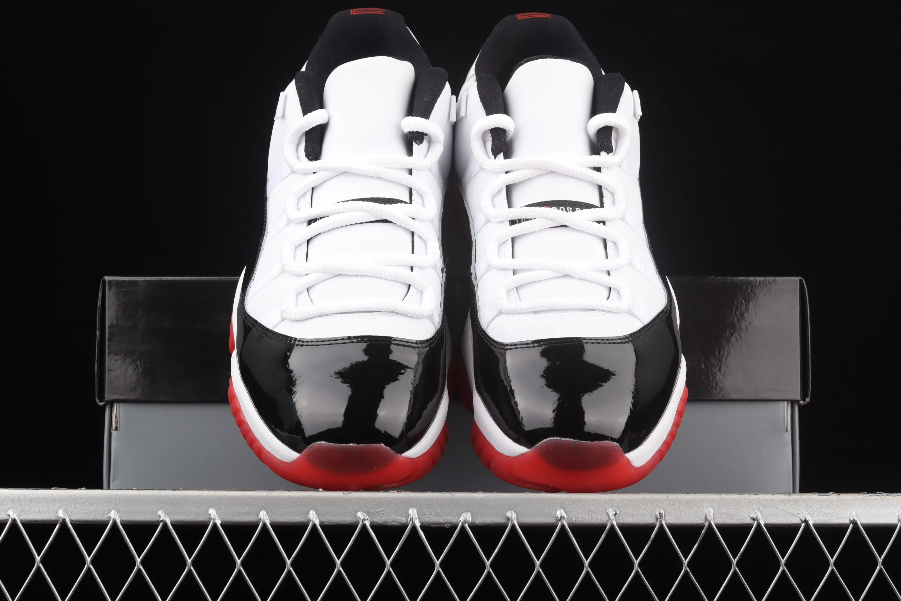 All categories Air Jordan Jordan series basketball shoes Air Jordan 11 Z version Air Jordan 11 Retro Low AJ11 Joe 11 low-top patent leather black and red top layer genuine carbon AV2187-160